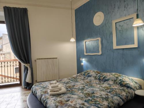 A bed or beds in a room at Suite Inn Centro Dimora Storica