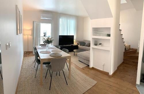 Μια τηλεόραση ή/και κέντρο ψυχαγωγίας στο Appartements à Dax - 4 min du Centre-Ville, 12 min de la Gare - Arrivée autonome