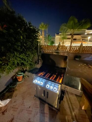 un barbecue installé sur une terrasse la nuit dans l'établissement Villa Valentina - Renovated on Los Alamos Beach, à Torremolinos