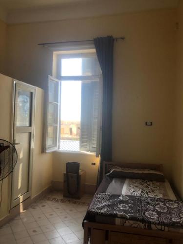 Ένα ή περισσότερα κρεβάτια σε δωμάτιο στο Saint Rita Guest House Alex