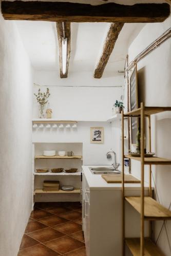 a small kitchen with a sink and a counter at El Refugi in Arboli