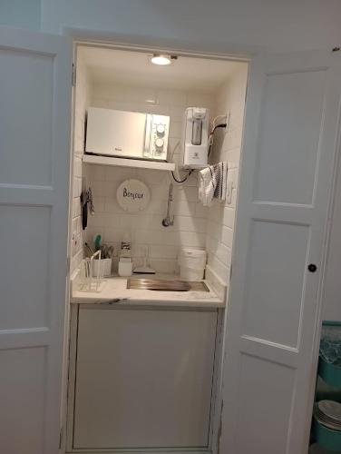 Η κουζίνα ή μικρή κουζίνα στο Condo ipanema 211
