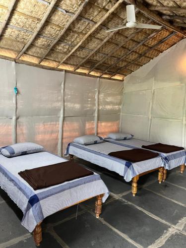 Postel nebo postele na pokoji v ubytování Harmony Sunrise Guest House & Restaurant