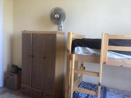 Ένα ή περισσότερα κρεβάτια σε δωμάτιο στο Saint Rita Guest House Alex