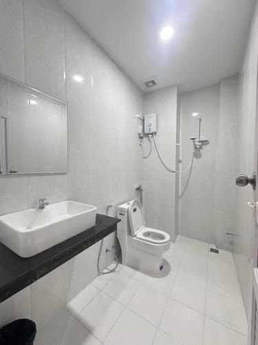 a bathroom with a sink and a toilet and a shower at RoSi Guesthouse & coffee in Sihanoukville