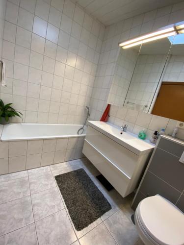 Ένα μπάνιο στο Rooms for share