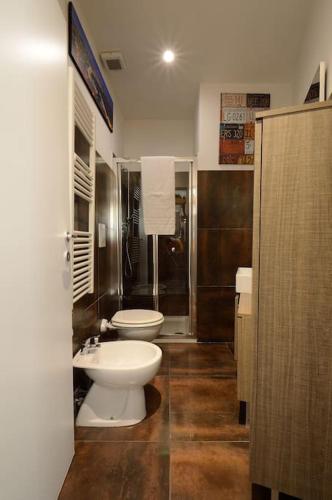 Argento, Bright Flat in The Center, 7 Guests, Parking & WiFi, Near to 3 Tram Lines and the Metro - well connected to Airports and to the Train Station