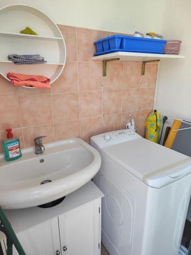 Un baño de Un Angolo di Mare in Sardegna