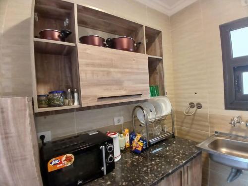 Kuchyň nebo kuchyňský kout v ubytování Madinaty Modern Home