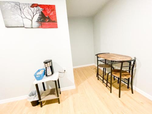 a room with a stool and a painting on the wall at Beautiful room in prime location in Pinellas Park
