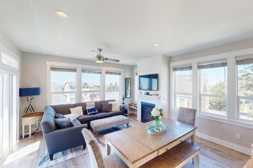 a living room with a couch and a table at Driftaway Dreamer in Lincoln City