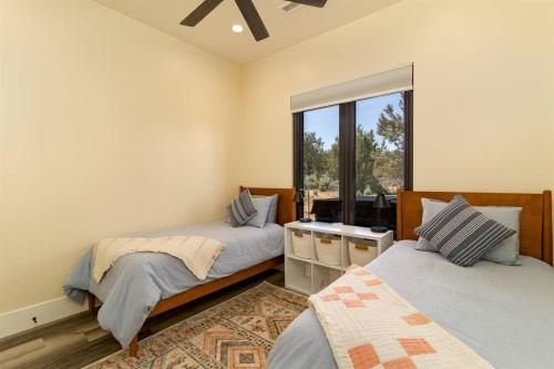 Ένα ή περισσότερα κρεβάτια σε δωμάτιο στο The Hideout, Hot Tubbin' & Zion Lovin