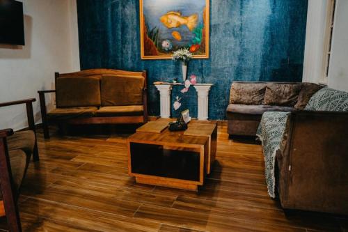 a living room with a couch and a coffee table at Suíte aconchegante a 150 m da Praia do Forte in Cabo Frio