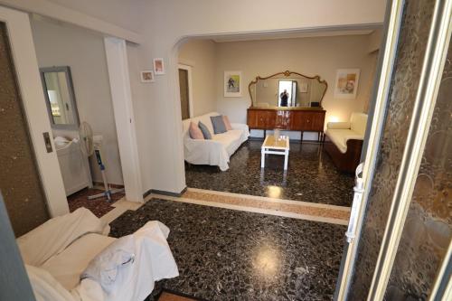 Lia Beach house near airport