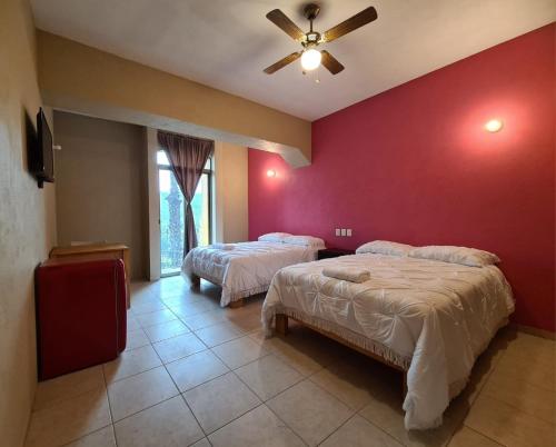 Ένα ή περισσότερα κρεβάτια σε δωμάτιο στο Hotel Arcadia Cuernavaca