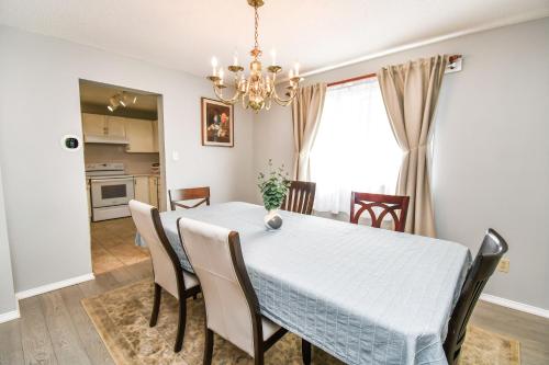 a dining room and kitchen with a table and chairs at Lake Simcoe 4 Bedroom Family Home Ideal Toronto Area Retreat in Innisfil