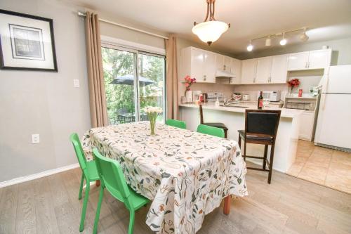 a kitchen and dining room with a table and chairs at Lake Simcoe 4 Bedroom Family Home Ideal Toronto Area Retreat in Innisfil