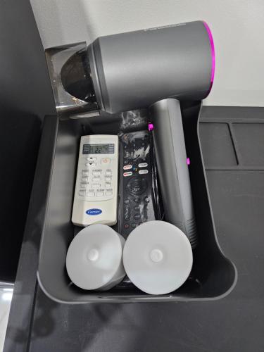 a coffeemaker with a coffee maker and other electronic devices at Haru Inn Airport in Ban Bo Han
