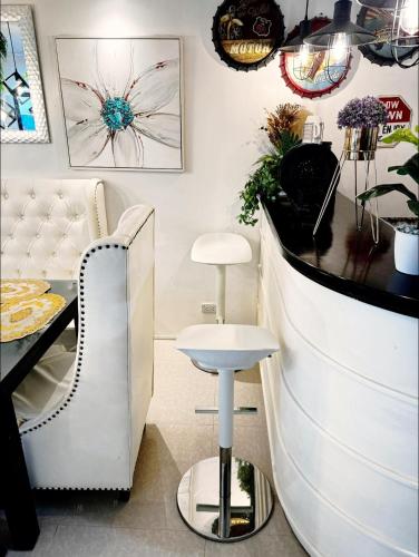 Zona de estar de The White Haven In Clark ENTIRE HOUSE