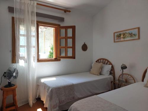 Ένα ή περισσότερα κρεβάτια σε δωμάτιο στο Casa Mimosa with private pool & garden