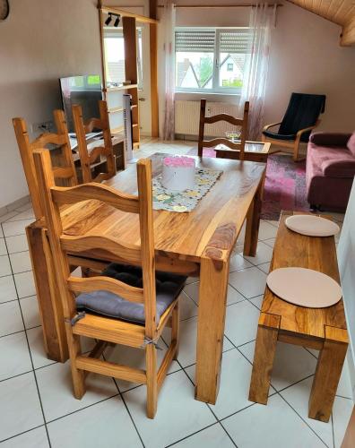 TV a/nebo společenská místnost v ubytování Wohnung in Windhagen Nähe A3