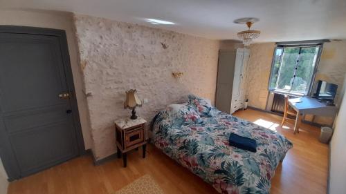 Ένα ή περισσότερα κρεβάτια σε δωμάτιο στο Le Clos des Quatre Lieues