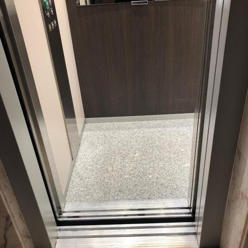 a glass door with a window in a room at Piso céntrico y luminoso in León