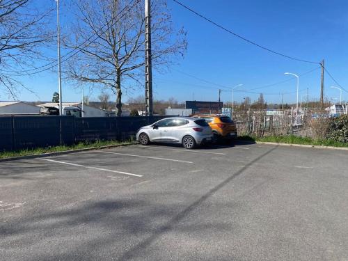 Foto dalla galleria di T2 clinique croix du sud climatisé parking lit bultex a Balma