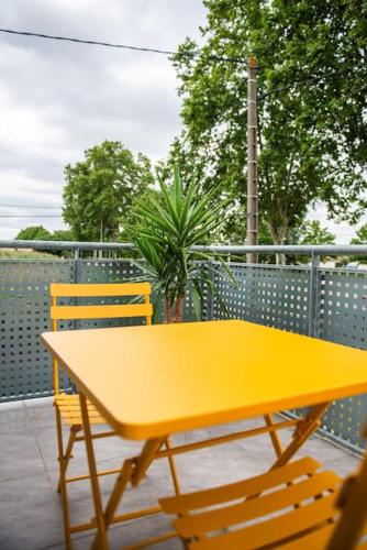 Balcone o terrazza di T2 clinique croix du sud climatisé parking lit bultex