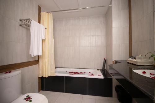 Koupelna v ubytování Vrest Hotel