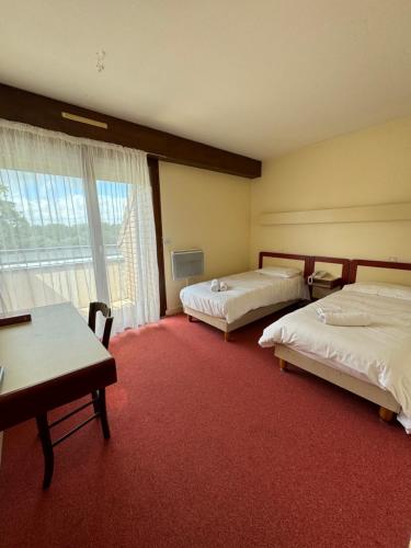 Postel nebo postele na pokoji v ubytování Auberge d'Andaines