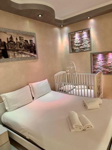 a bedroom with a white bed with towels on it at Casa Gena in Favaro Veneto