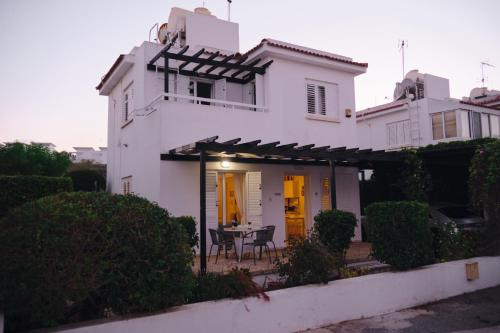 Soleil Residence - Charming 2BR Holiday House with Garden at Protaras - Konnos Area
