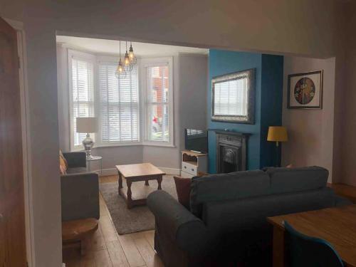 Gloucester Rd 2 mins away - Fab, new, trendy house photo 5