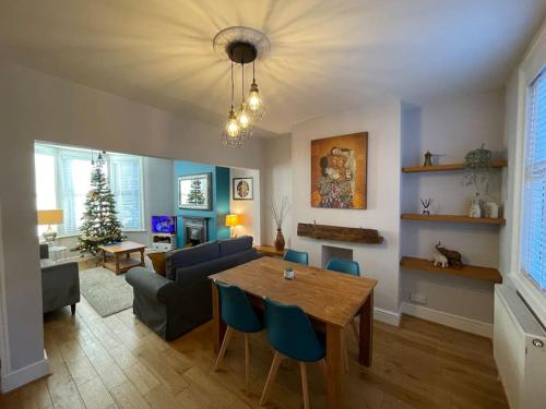 Gloucester Rd 2 mins away - Fab, new, trendy house photo 4