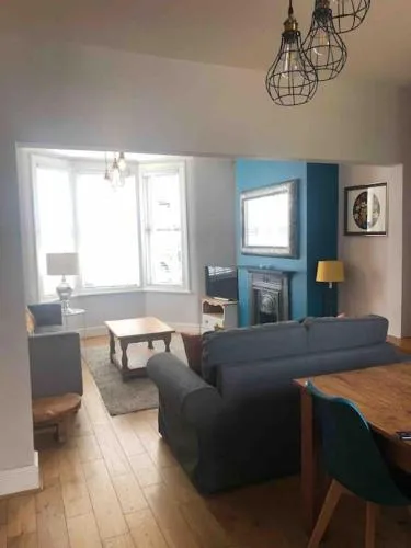 Gloucester Rd 2 mins away - Fab, new, trendy house photo 1