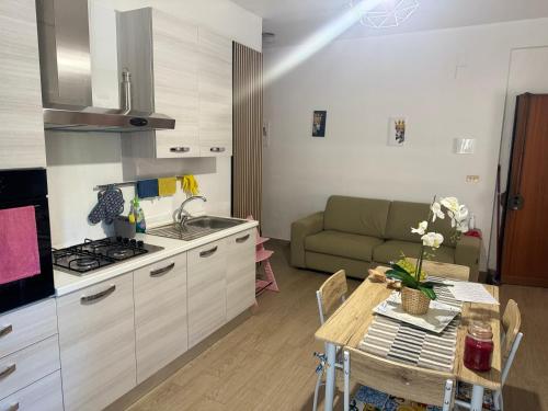 Η κουζίνα ή μικρή κουζίνα στο Casa Sole Sofiè