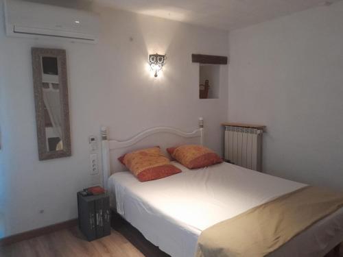 Ένα ή περισσότερα κρεβάτια σε δωμάτιο στο Chambre d'hôte chez Nicole et Pierre