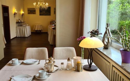 Ein Sitzbereich in der Unterkunft Hotel Hessischer Hof