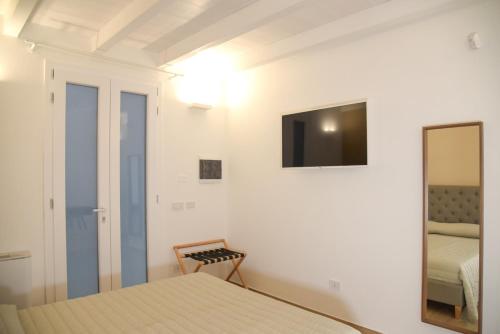 TV a/nebo společenská místnost v ubytování Serenity Apulian Rooms