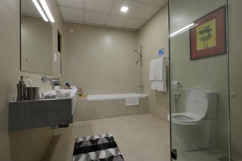 Bilik mandi di The Aluthgama House