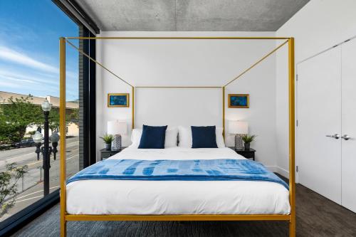 Katil atau katil-katil dalam bilik di Downtown SLC Luxury 1BD 1BA - Pool HotTub 24hrGym