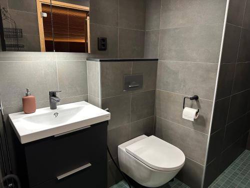 Ένα μπάνιο στο Top of the Lake - two bedrooms, free parking