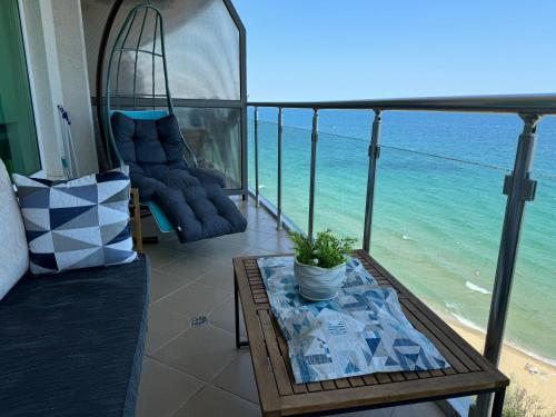 Stunning seaview - 50m to the beach