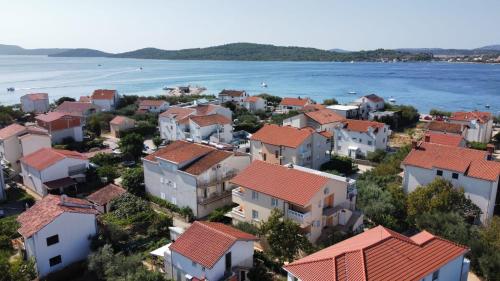 Apartments Tare, Electric Car Refill
