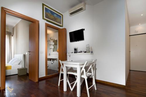 MrBrown - Vaticano Apartment