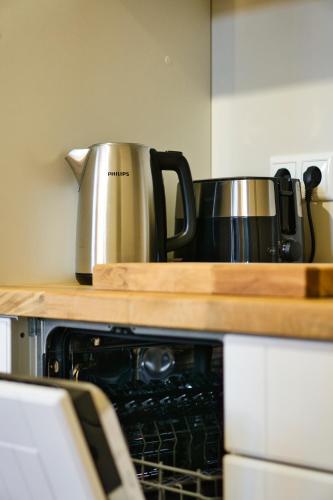 a pot sitting on top of a stove in a kitchen at Linnupesa Apartment in Viljandi