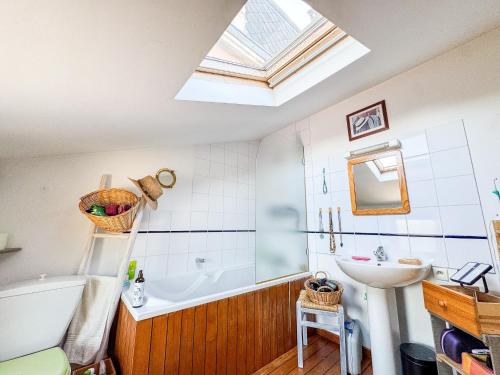 Ένα μπάνιο στο Escapade Authentique Charme de la Pierre