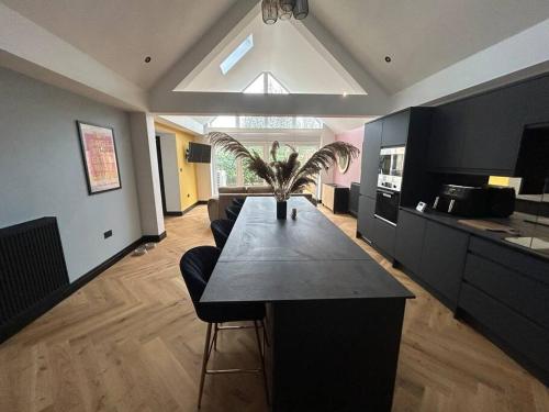 a kitchen with a table with a plant in it at The Cleveland Retreat in Boosbeck