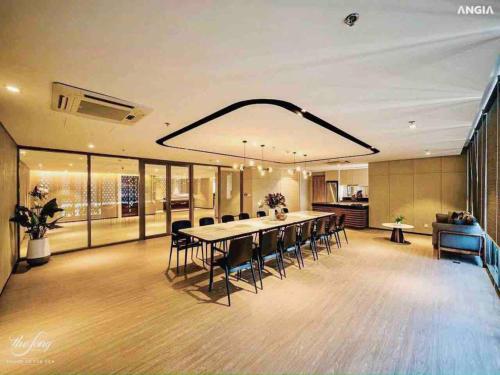 a large dining room with a table and chairs at The Sóng Luxury Apartment Vung Tau - Tuấn Hoà Homestay in Vung Tau